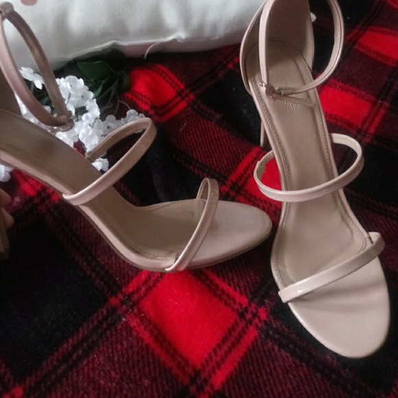 NWT patent faux leather strappy heels - Picture 2 of 8
